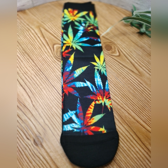 Tye Dye Pot Leaf Men's /Women's Long Socks - Picture 1 of 6
